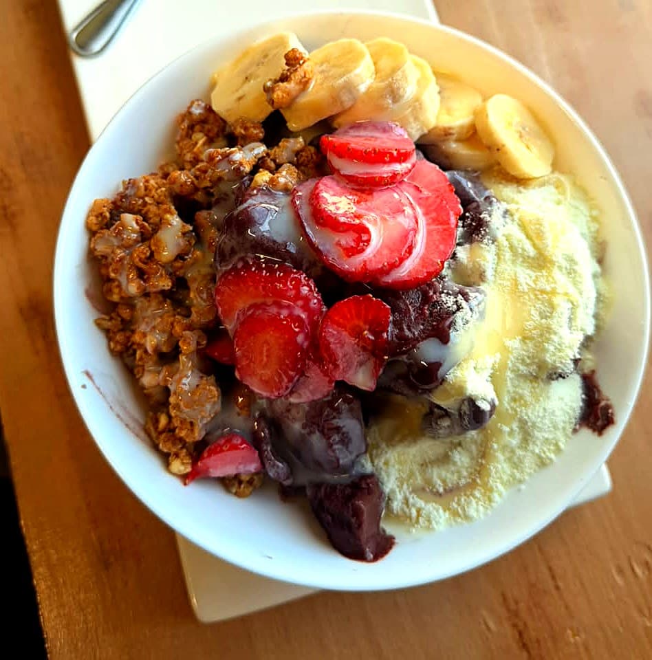 Açaí bowl: banana, strawberry, granola, milk powder & condensed milk